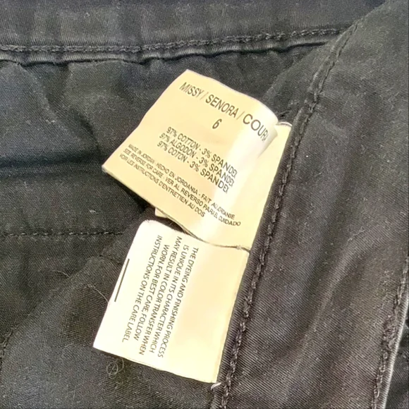 Vintage (Used) Bandolino Black Cotton Twill Shorts - Size 6 - Picture 6 of 6